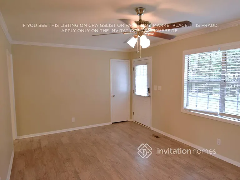 110 Woodglen Ct — Photo 2