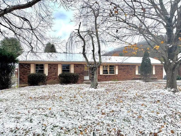 619 Robin St, Bluefield, VA 24605