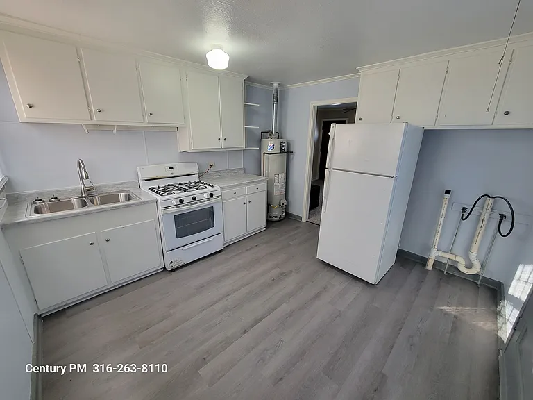 4011 E Whitney Ln — Photo 4