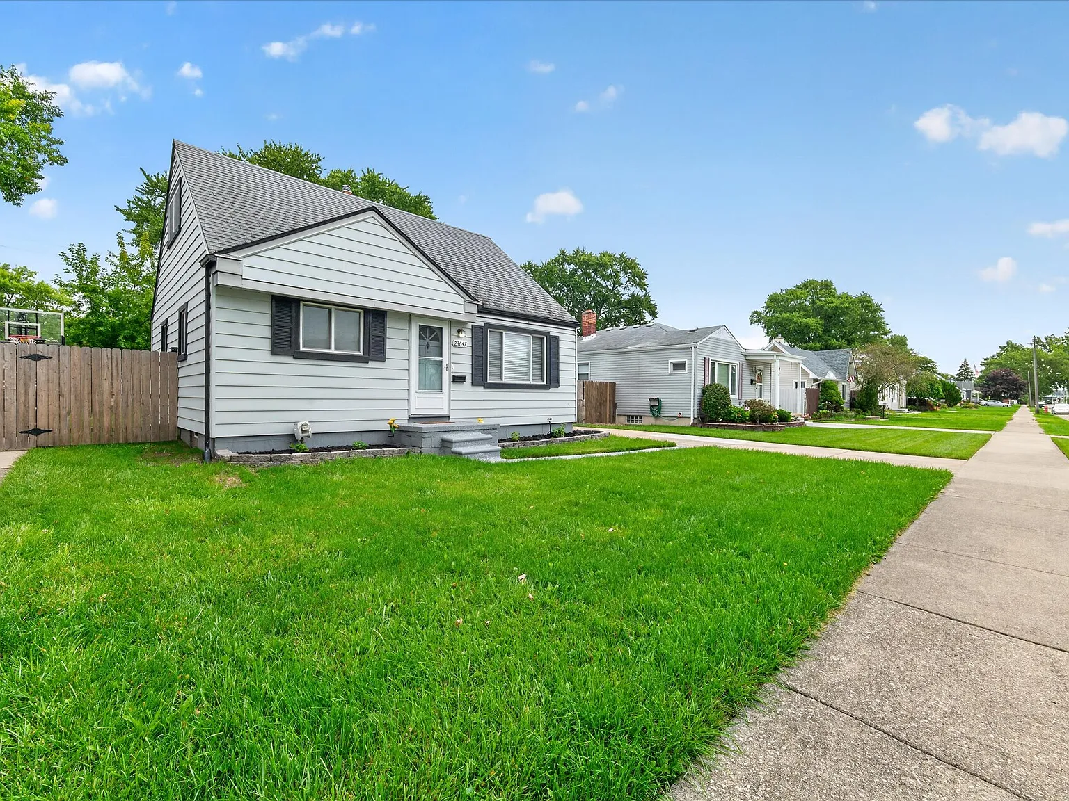 3 bed, 1400 sqft, $2,200 — Photo 4