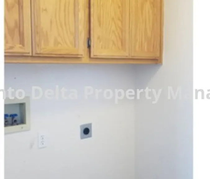 433 Coventry Ct — Photo 21