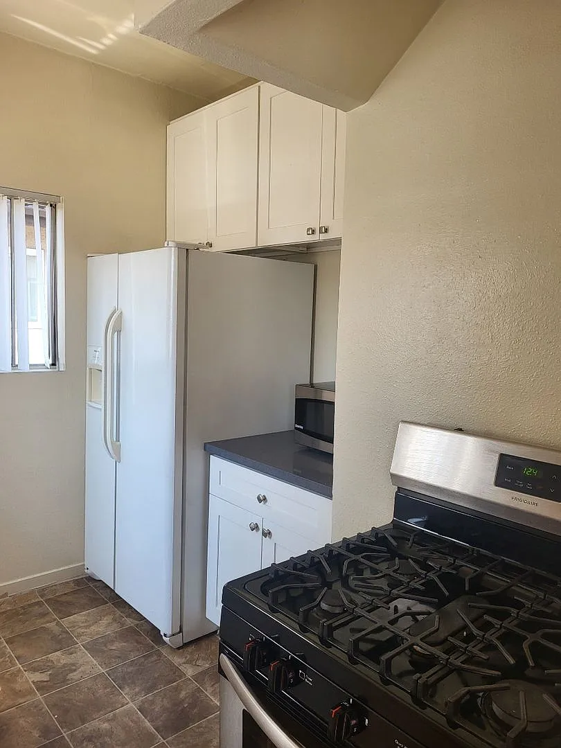 Spacious unit by Americana — Photo 3