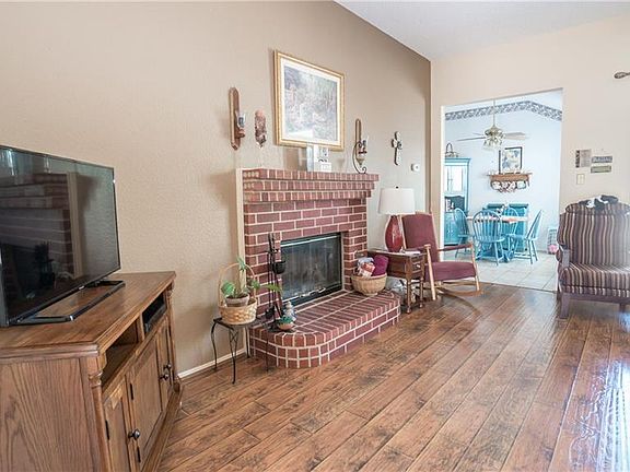 4th image of 804 Parker Dr