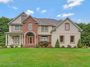 922 Old Logger Rd, Moscow, PA 18444