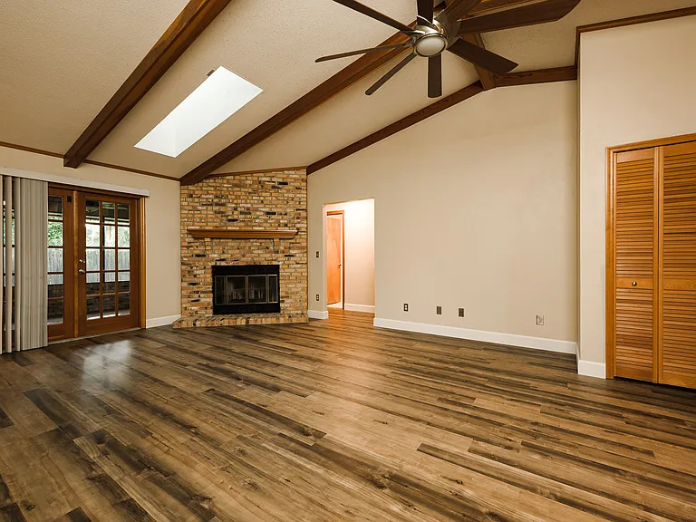 1523 Poplar Dr — Photo 8