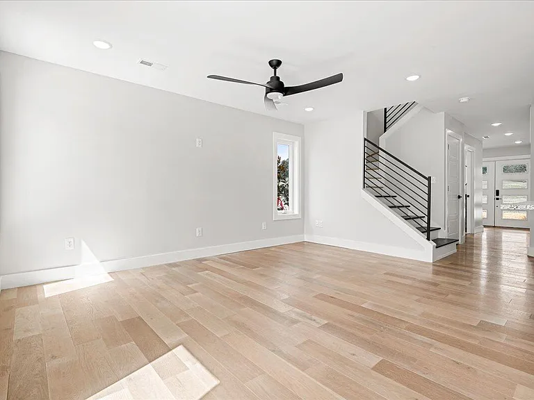 143 Crooked Creek Dr — Photo 31