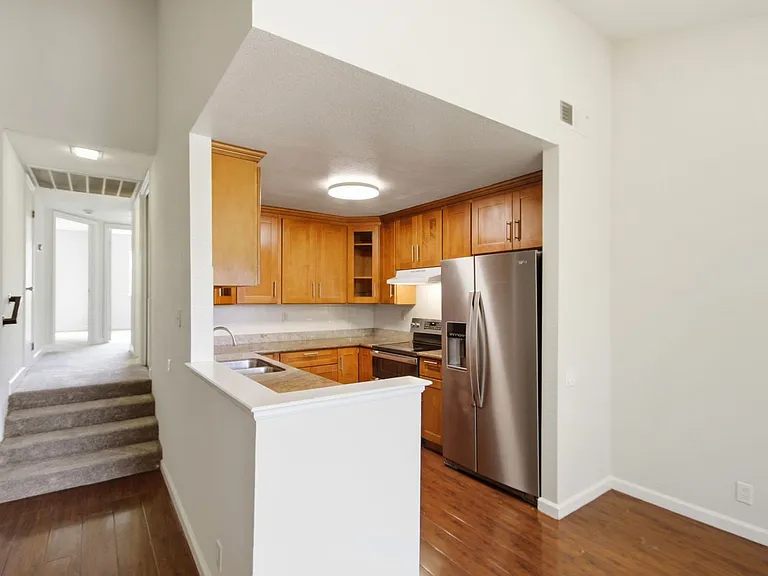 479 Costa Mesa Ter #F — Photo 10