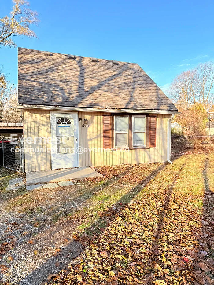 19148 Hilton Dr photo 1