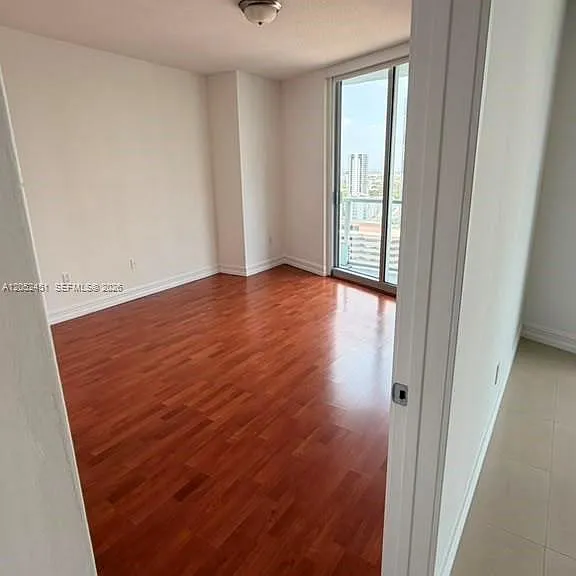185 SW 7th St #2505 — Photo 5