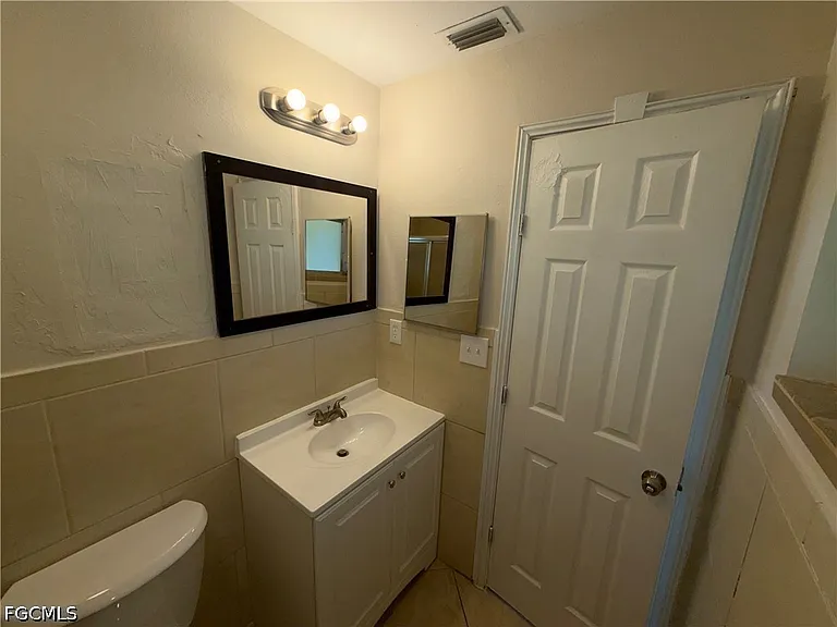 1101 Leeland Heights Blvd E — Photo 10