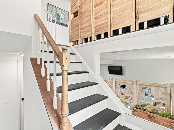 3rd image of 4584 Brookview Dr