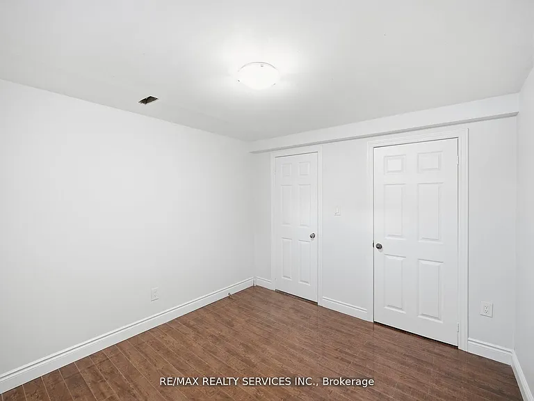 8 Deerpark Cres S #LOWER — Photo 9