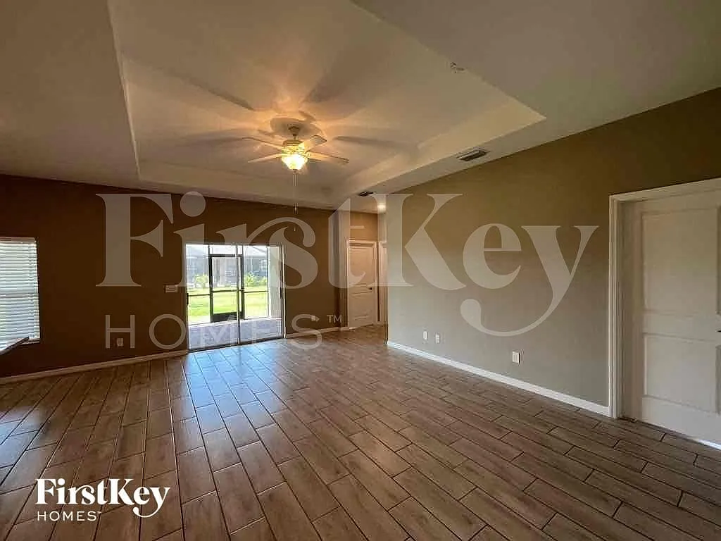 4 bed, 2.0 bath, 1805 sqft, $2,280 — Photo 4