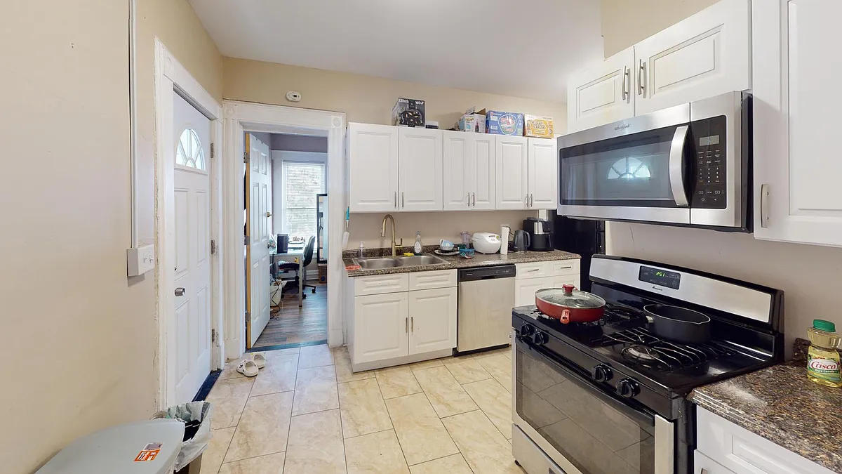 Kitchen - 23 Clarke St #2