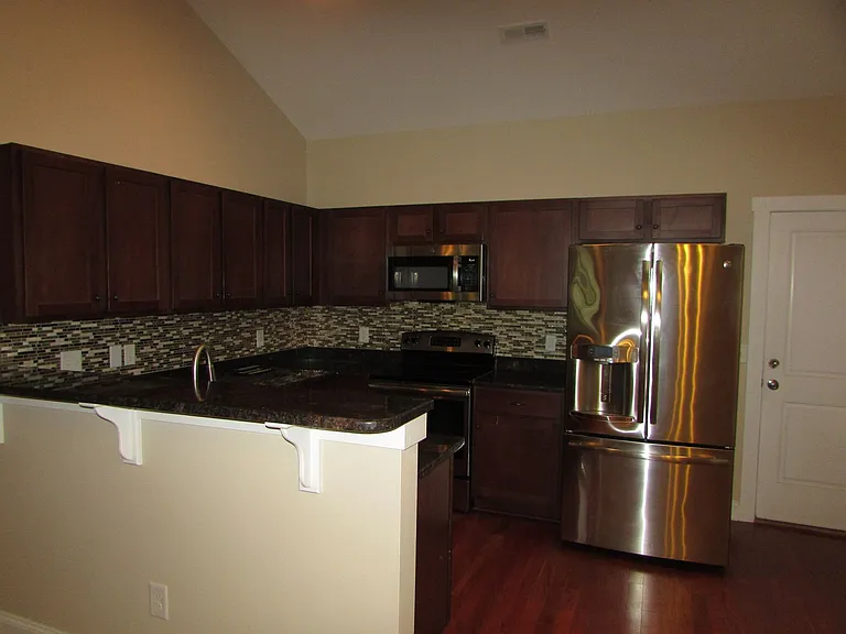 1519 Round Ridge Rd SE — Photo 8