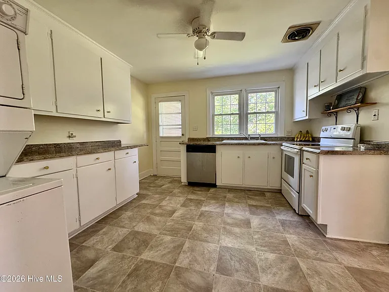 1717 S Elm St — Photo 9