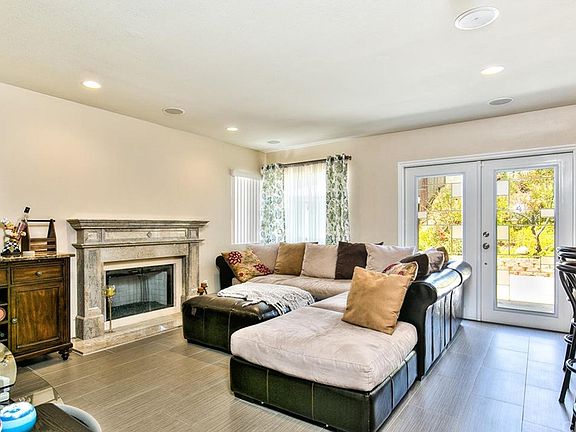 4th image of 2985 La Vista Ave