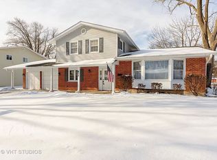 832 N Glenn Dr, Palatine, IL 60074