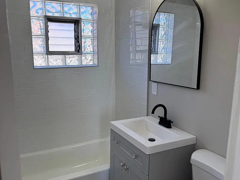 2360 S Sacramento Ave #1R — Photo 5