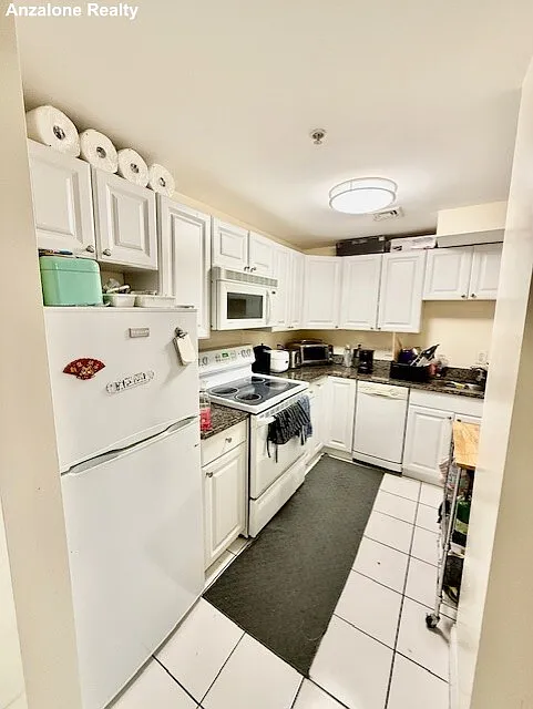 Studio, 400 sqft, $2,250 — Photo 3