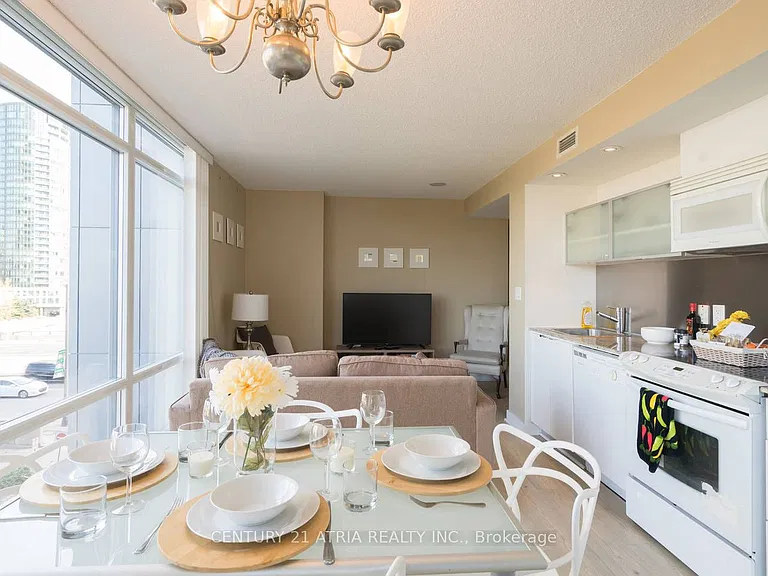 4K Spadina Ave #302 — Photo 5