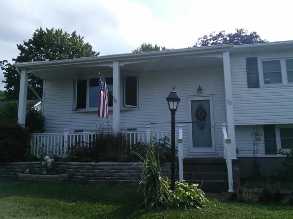 12 Magnolia Rd, Mountain Top, PA 18707