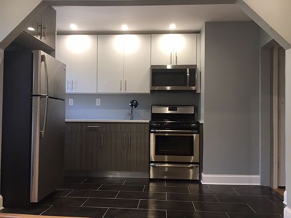 5th image of 173 Pulaski St APT 3
