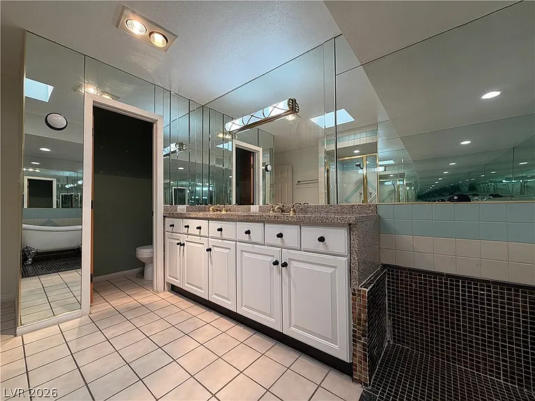 3194 Bel Air Dr — Photo 41