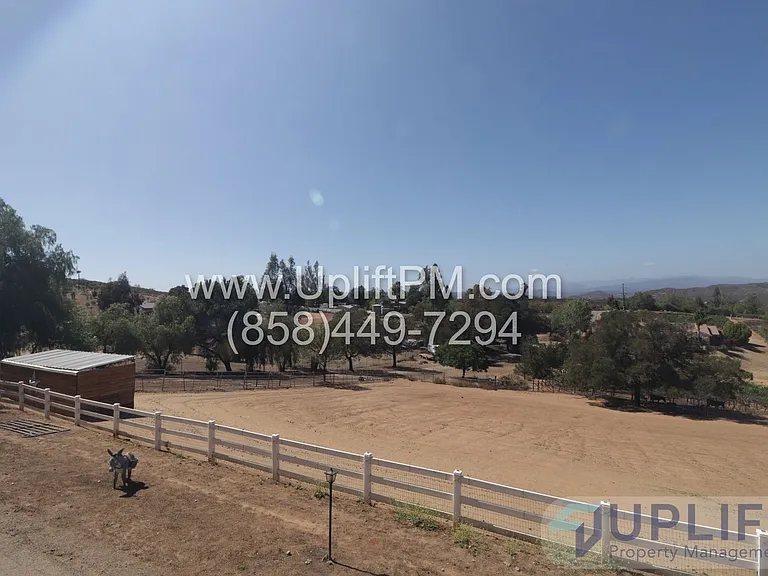 1425 Cedar St — Photo 32