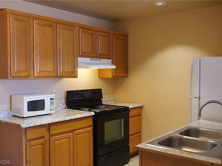 506 McKellar Cir #4 — Photo 2