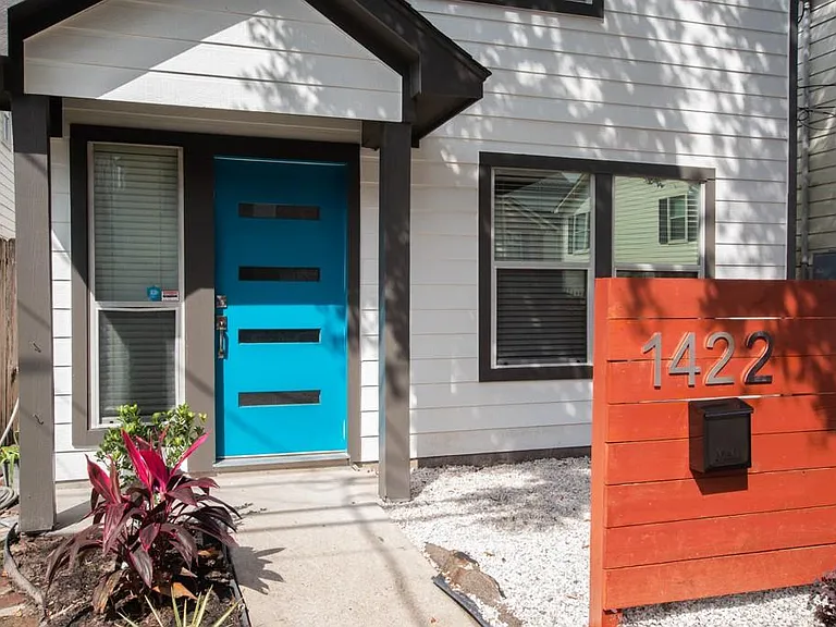 1422 Ruthven St — Photo 3