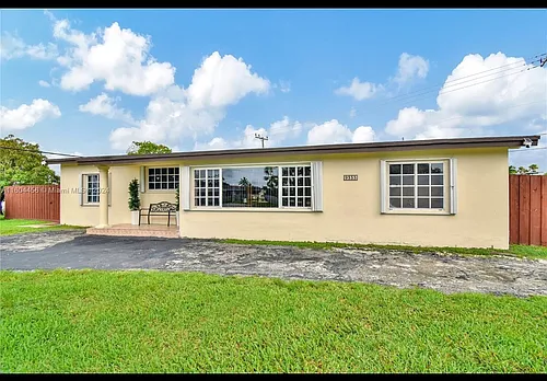 9555 Dominican Dr Photo 1