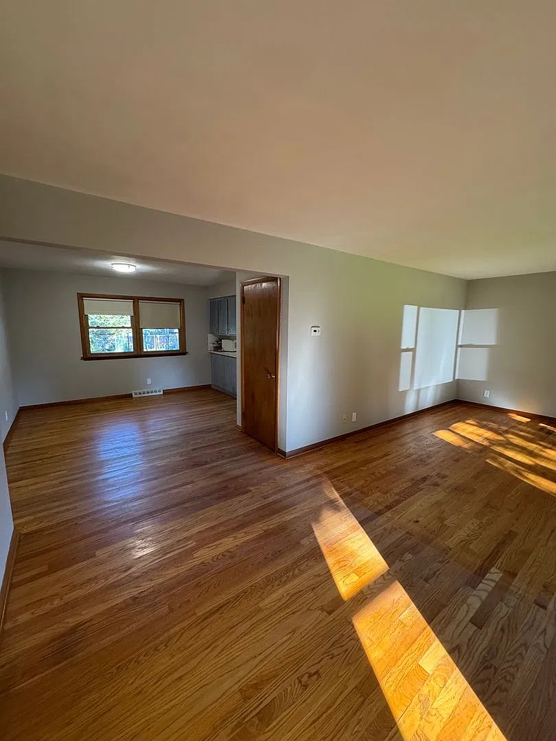 Three Bedroom One Bathroom Home $1,995.00 — Photo 4