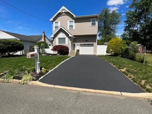 15A Avenue B, Helmetta, NJ 08828