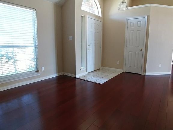 3rd image of 10509 Lone Pine Ln