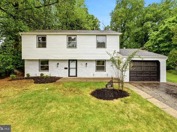 27 Parkside Cir, Willingboro, NJ 08046