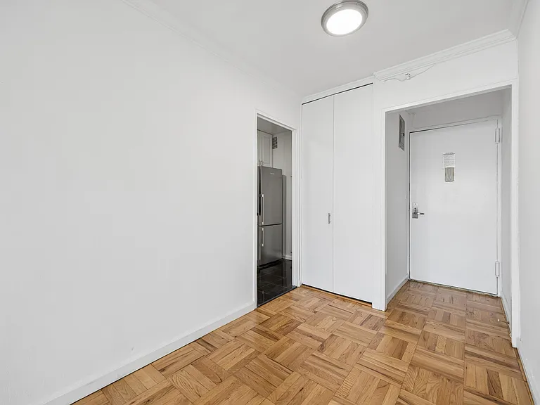 230 E 15th St #8L — Photo 6