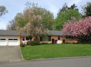 104 Elliott Rd, Trumbull, CT 06611