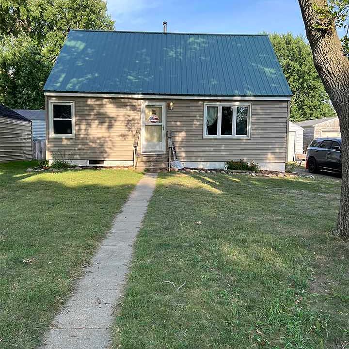 1st image of 211 S 1st St