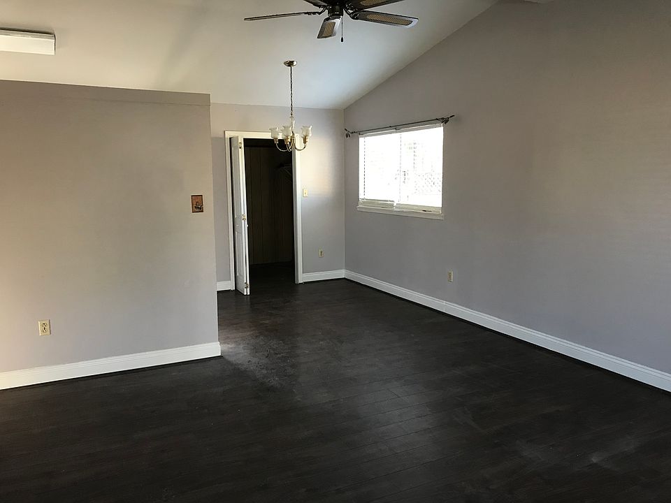2nd image of 1202 Peach St
