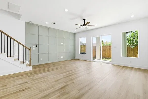 3 bed, 3.5 bath, 2092 sqft, $2,450 — Photo 2