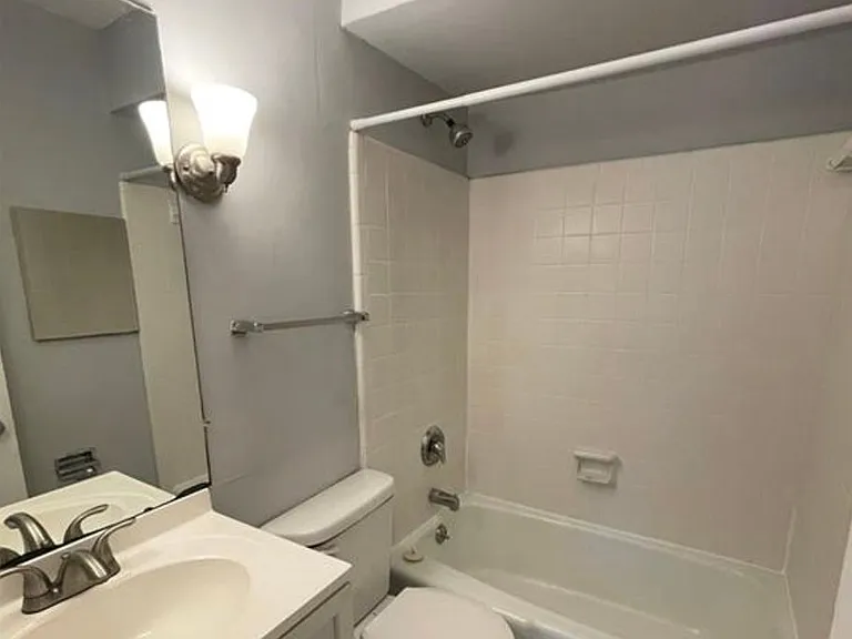 112 Houston St — Photo 23