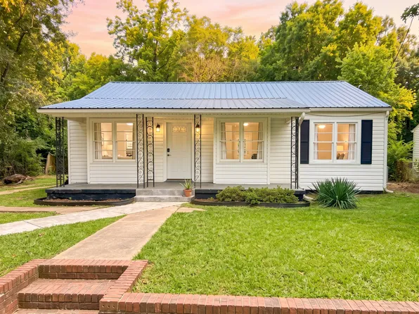 5313 Dairy Dr, Fayetteville, NC 28304