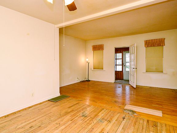 3rd image of 5852 W Leland Ave