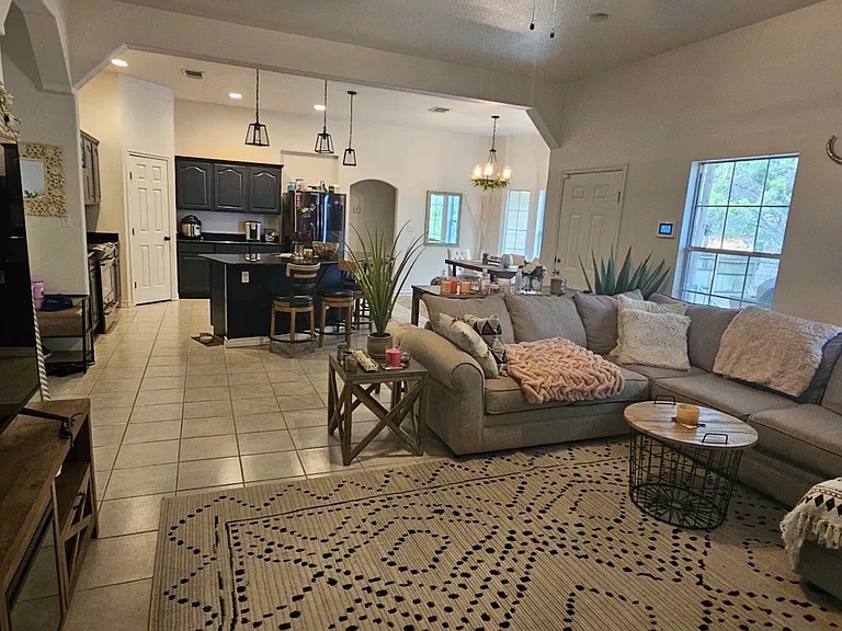 8015 Ventura Blvd — Photo 24