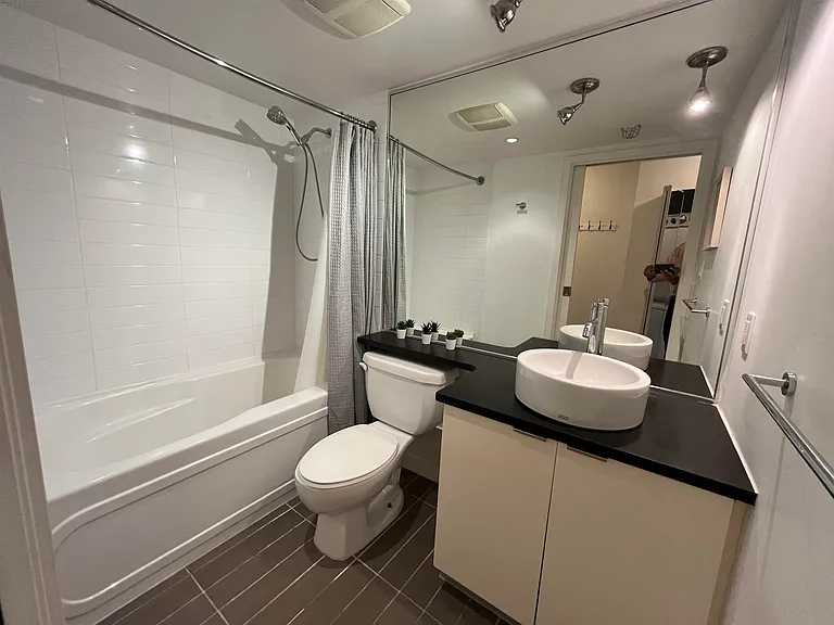 233 Robson St #501 — Photo 10