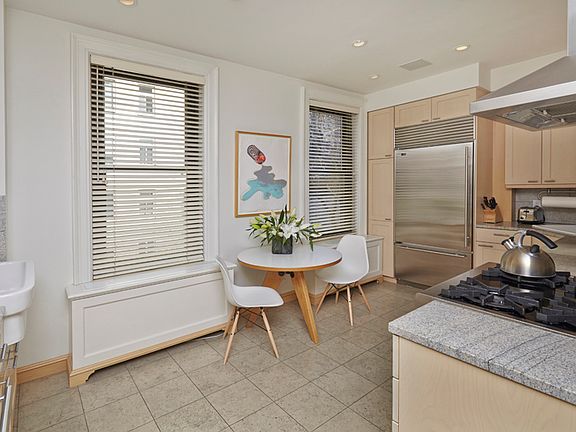 3rd image of 29 E 64th St #5D