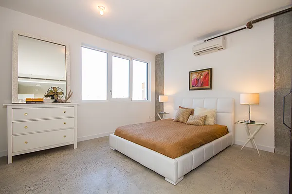 Sold by Hello Living LLC | media 17