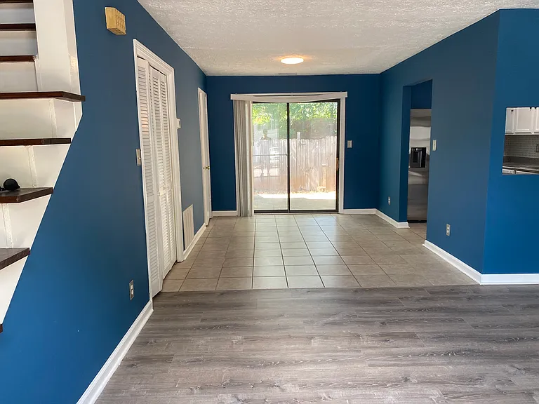 2044 Lenoa Ln — Photo 2