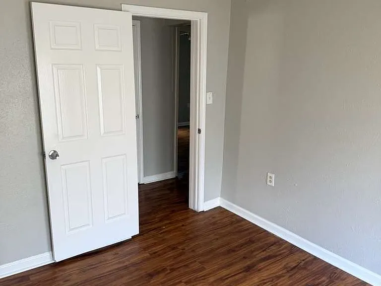 7805 Woodlyn Rd — Photo 11